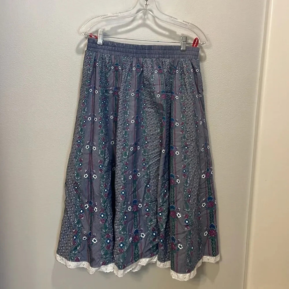 PRAIRIE woman’s blue flower skirt - Picture 2 of 10